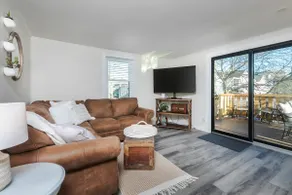 Post 12 Beach House | Sleeps 6 | Parking - Image 2