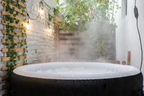 Downtown Urban Spot Jacuzzi&Cinema Universitate - Image 5