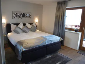 Lake View Apartment - Image 3
