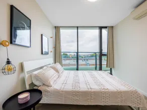 Simply stunning Riverside 1BR apt at Hamilton - Image 4
