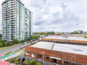 Simply stunning Riverside 1BR apt at Hamilton - Image 5