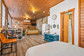 Dog-Friendly Downtown Studio — Walk to Park&Shops - Image 3