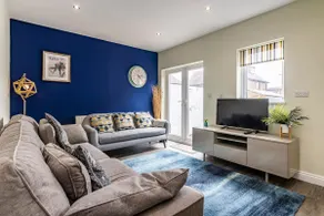 4BR in Beeston with Convenient City Centre Access - Image 2