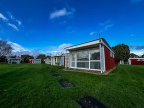 Lovely 4 Berth Chalet At Cedar Springs Park In Heacham, Norfolk Ref 92031Cs - Image 2