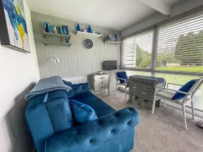 Lovely 4 Berth Chalet At Cedar Springs Park In Heacham, Norfolk Ref 92031Cs - Image 3