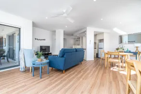 Central 2BR Stylish Apt Located in Greenway - Hosted by Canstay - Image 3
