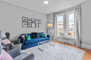 7BR house, 19 ppl |DT Windsor| W/D + Free Parking - Image 2