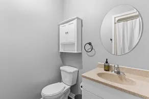 7BR house, 19 ppl |DT Windsor| W/D + Free Parking - Image 3