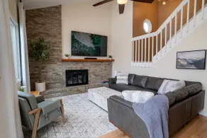 CO7. (House) Hot Tub/Game Room/85” TV/Fast WiFi - Image 2
