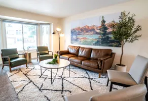CO7. (House) Hot Tub/Game Room/85” TV/Fast WiFi - Image 5