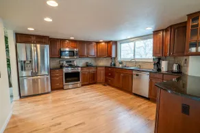 CO7. (House) Hot Tub/Game Room/85” TV/Fast WiFi - Image 4