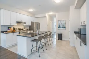 15 Min to Niagara Falls. Sleeps 6. Office. 3 BR - Image 3