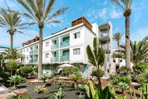 Bristol Blue Lagoon Retreat Pool Centre&Beach - Image 5