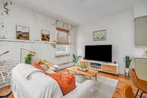 Downtown Boho Loft on Broughton St| Bikes Included - Image 3
