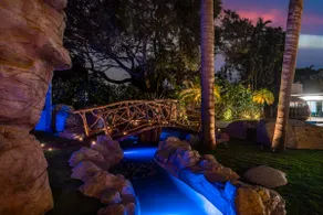 Miami's Exclusive Lagoon Villa - Image 3