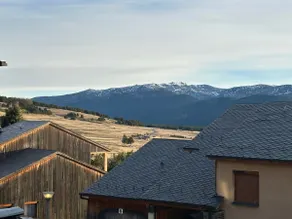Cozy studio cabin with south balcony, parking and WiFi in Les Angles - Image 4
