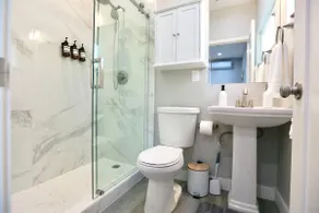 Luxe Suite with Private Yard & AC - Image 4