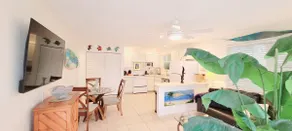 The Blue Dolphin Beach Cottage Steps from Beach - Image 5