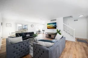 25% OFF: Spacious 4 bedroom-Pet Friendly-Fenced - Image 3