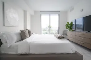 Condo Near Design District w/ Pool, Gym & Parking - Image 3