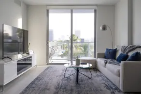 Condo Near Design District w/ Pool, Gym & Parking - Image 2