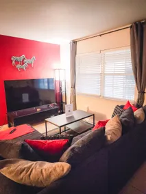 5 Rooms | Great Location | Red Haven Retreat - Image 4