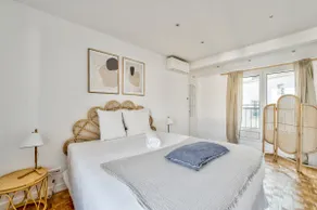 Sunny terrace apartment - Metro L1 1 min away - Image 4