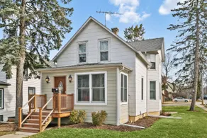 Home w/ porch in DT Libertyville Near Naval Base - Image 5