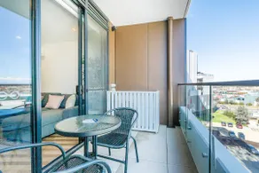 Gungahlin Oasis: Pool, Pizza Oven+Private Balcony - Image 4