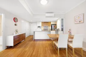 1BRM Apt with Spectacular City Skyline Views - Image 4