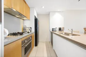 1BRM Apt with Spectacular City Skyline Views - Image 3