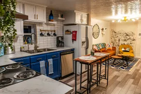 Modern desert vibes @ ABQ Zoo - tiny home, big fun - Image 2