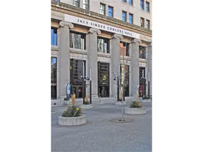 A Spacious Downtown 1-bed Suite - Image 4