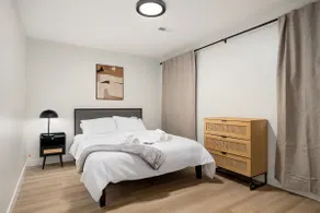 The Silo 2 - 1BD Stylish Comfort - Image 2