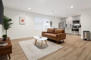 The Silo 2 - 1BD Stylish Comfort - Image 5