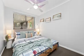 Holiday Home with Swimming Pool in Rockingham - Image 4