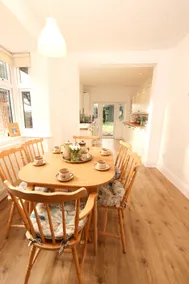 Elegant Vintage 3-Bed 2-Storey whole house for 5. - Image 2
