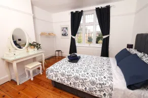 Elegant Vintage 3-Bed 2-Storey whole house for 5. - Image 5