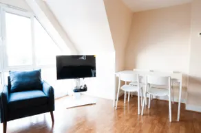 Caribou Suite-Bright & Spacious 2-Bed, Gated Parking, Close to City & Hospital - Image 5