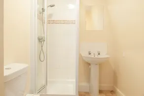 Caribou Suite-Bright & Spacious 2-Bed, Gated Parking, Close to City & Hospital - Image 4