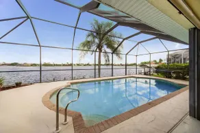 Cape Oasis 3/2 Remodeled pool home with spa - Image 3