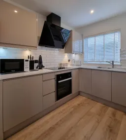 Luxurious Self Catering - Image 5