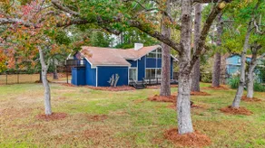 Waterfront Rez Retreat - Spacious Group Getaway - Image 2