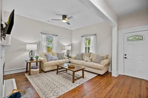 Downtown Cottage, Bikes, 20 min to Beach-Location! - Image 2
