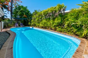 Trinity Charm—Beachside Family Getaway with Pool - Image 5