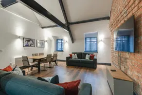 Stunning City Center 2 Bedroom Apartment - Image 5