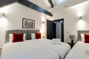 Stunning City Center 2 Bedroom Apartment - Image 4