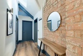 Stunning City Center 2 Bedroom Apartment - Image 3
