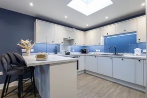 Elliot Oliver - Exquisite 2 Bedroom Apartment With Garden, Parking & EV Charger - Image 2
