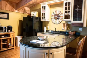 Private 3 bedroom guesthouse - Image 5